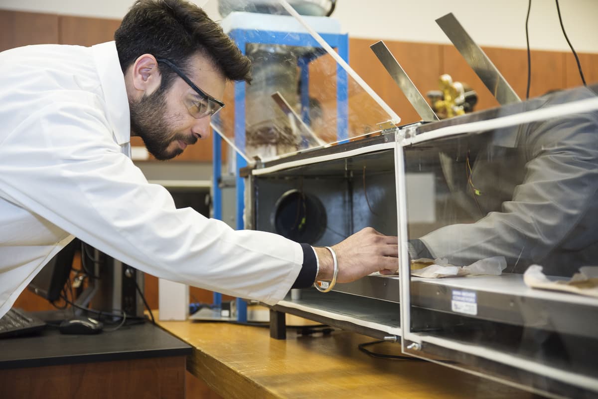 U of G students working in a lab